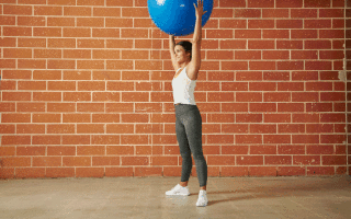 Упражнения для ног с фитболом