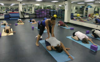 Йога с кирпичами упражнения